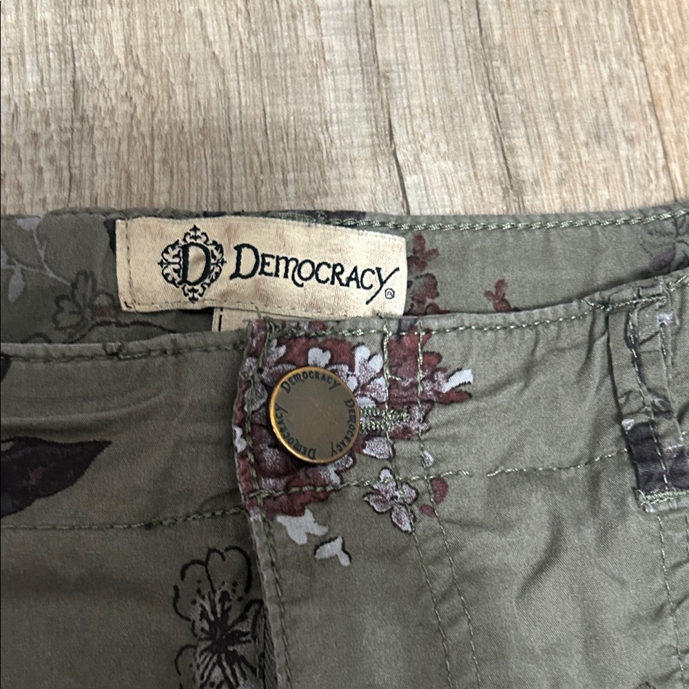 Floral Patterned Green Pants - Picture 2 of 5